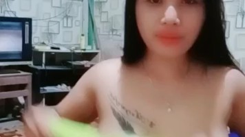Vivi Sange Jepit Timun Pake Susunya